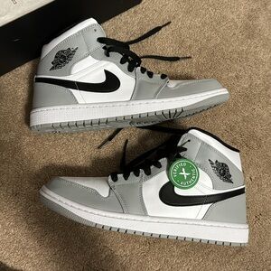 LIGHT SMOKE GREY JORDAN 1 Size 8.5